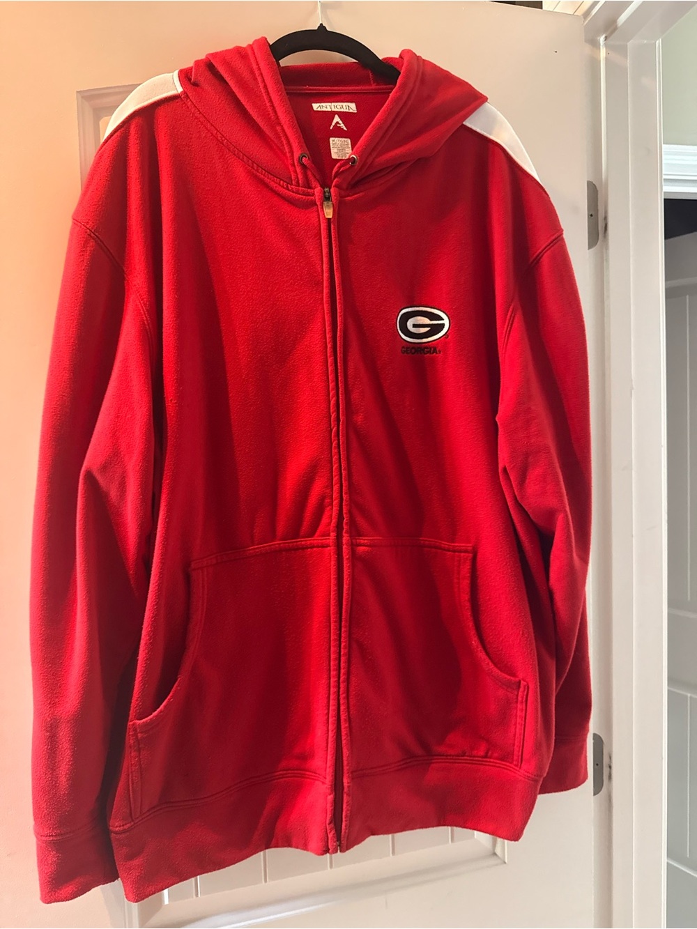 Georgia Bulldogs Red Zip-Up Hoodie with White Shoulder Accents XL